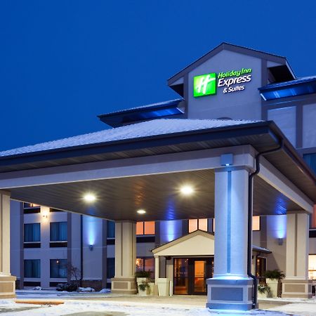 Holiday Inn Express & Suites Winner By Ihg Exterior foto