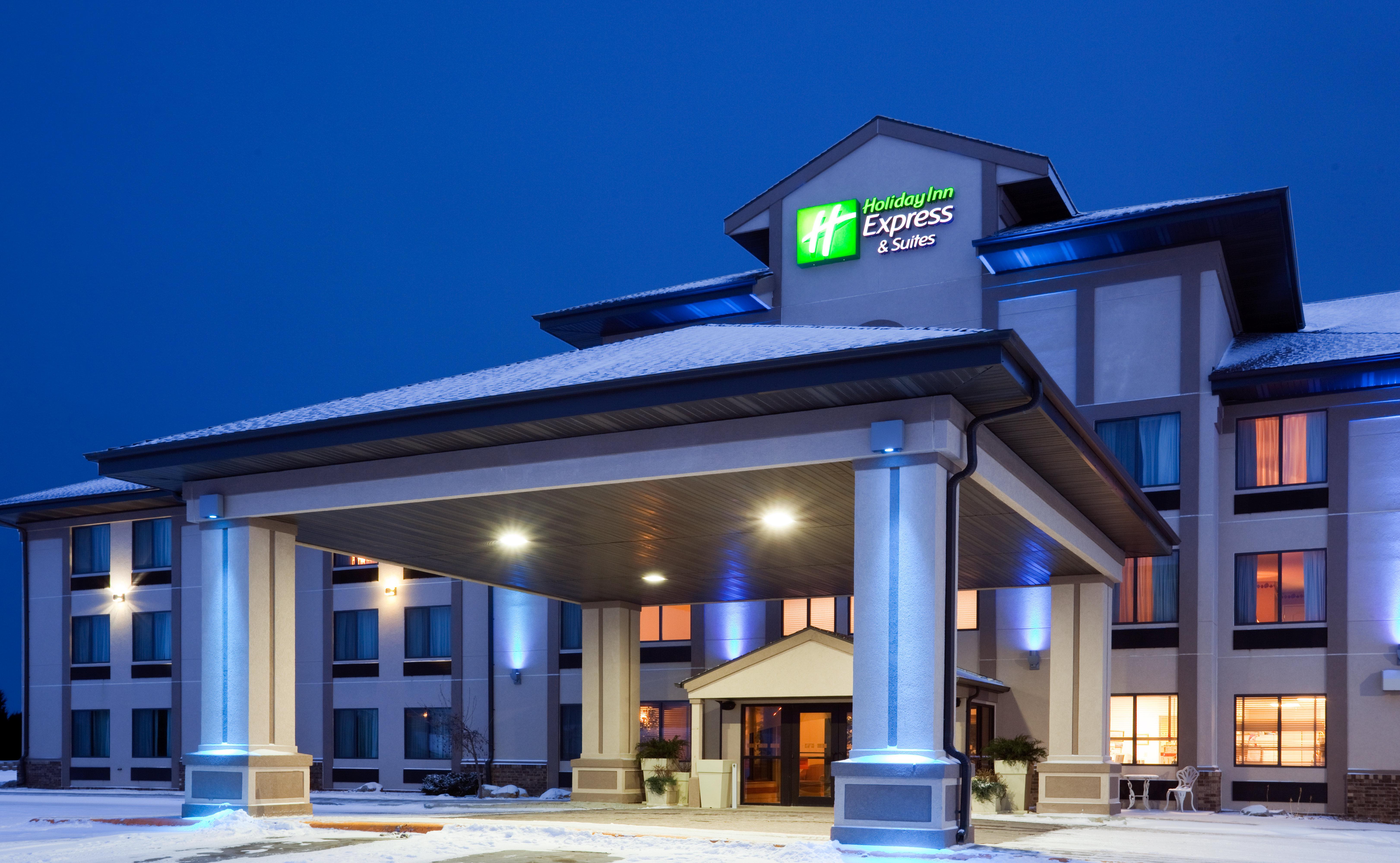 Holiday Inn Express & Suites Winner By Ihg Exterior foto