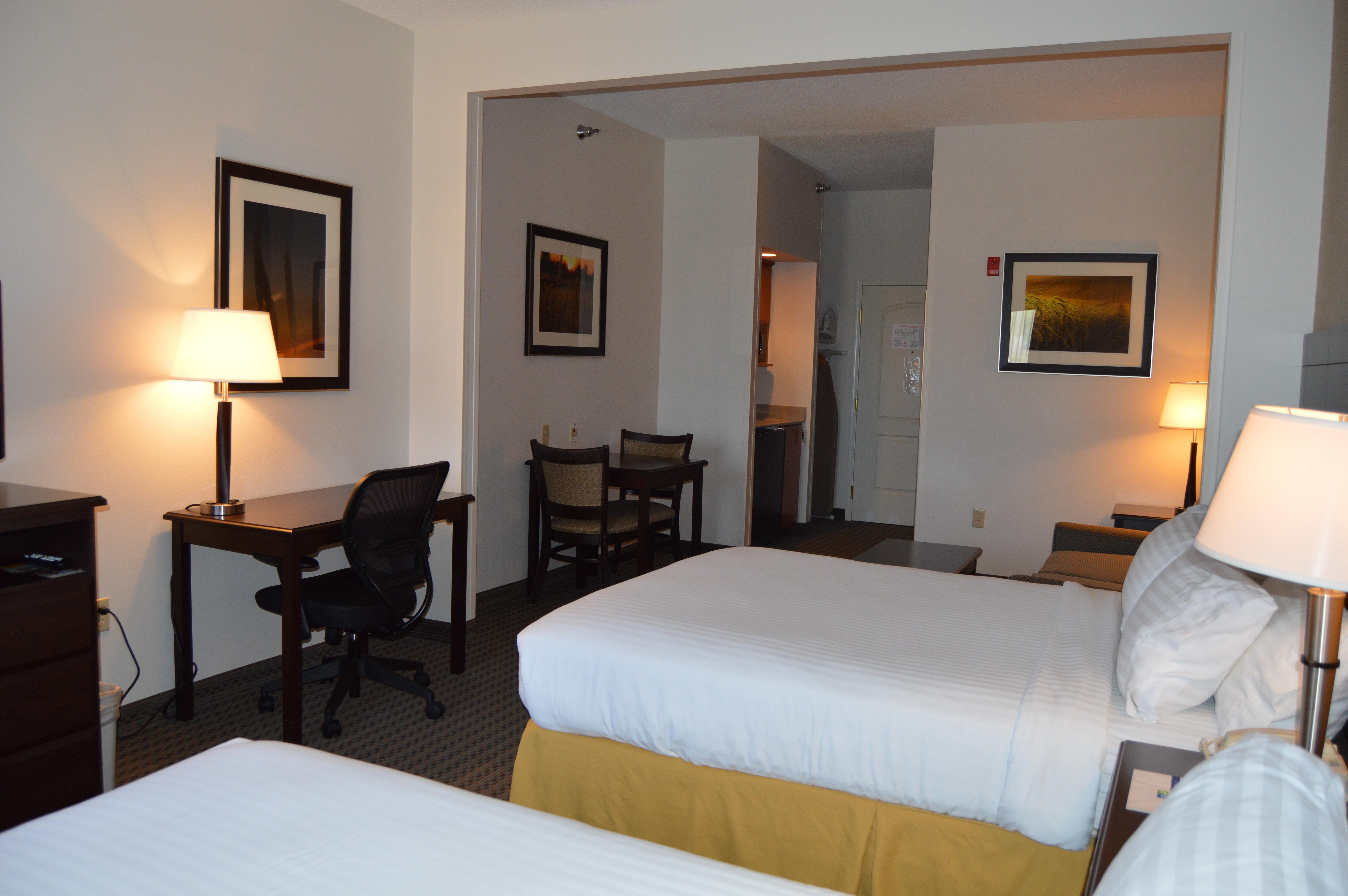 Holiday Inn Express & Suites Winner By Ihg Exterior foto