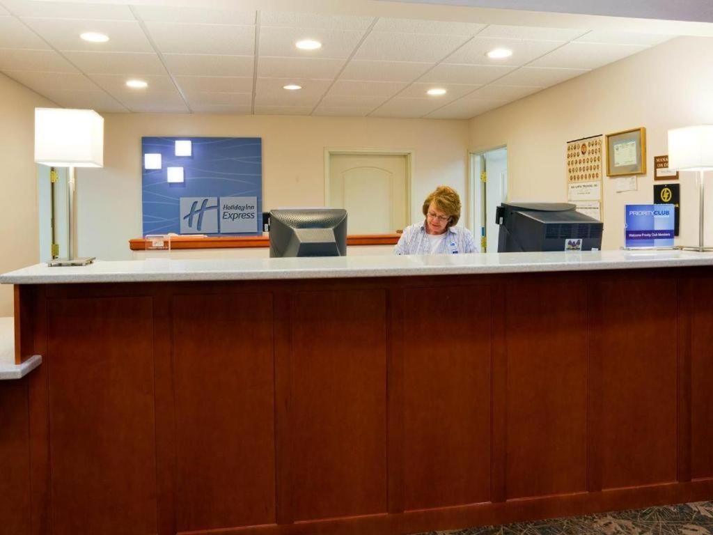 Holiday Inn Express & Suites Winner By Ihg Interior foto